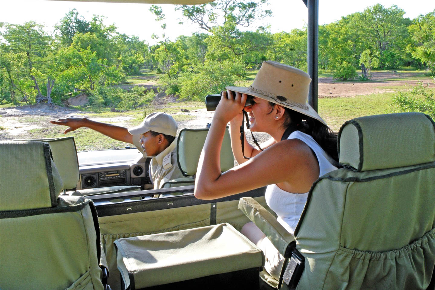 04. AZURA SELOUS DRIVING safari guide