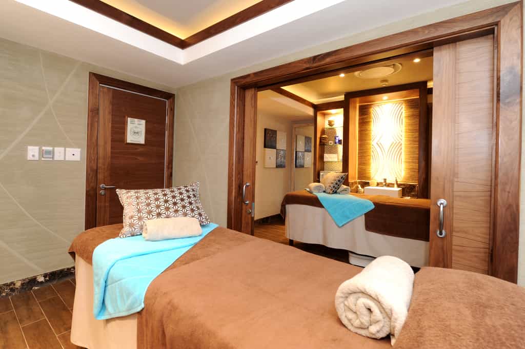 4 Treatment rooms - Open 09h00am until 21h00 daily