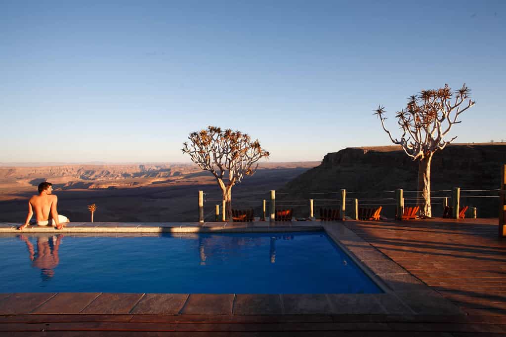 Pool with a view over the canyon 