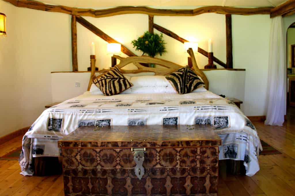 There are 3 individual well-spaced state of the art deluxe cottages, each with an en-suite bathroom and verandah with views of the sanctuary and the Rift Escarpment stretching for miles. The bedrooms have magnificent four-poster olive wood king-sized beds, roaring log fires, artisically decorated windows and handcrafted furniture