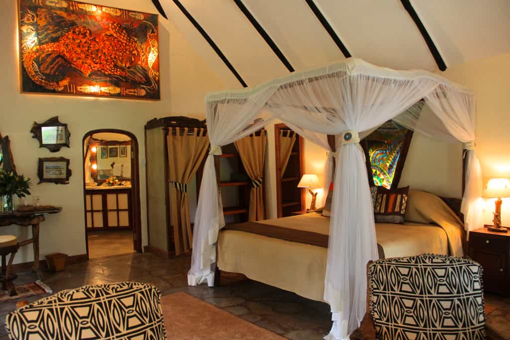 There are 5 individual well-spaced luxurious superior cottages each with an en-suite bathroom and verandah overlooking the Sanctuary and Rift Escarpment. The bedrooms have magnificent four-poster olive wood king-sized beds, roaring log fires, artistically decorated windows and handcrafted furniture 