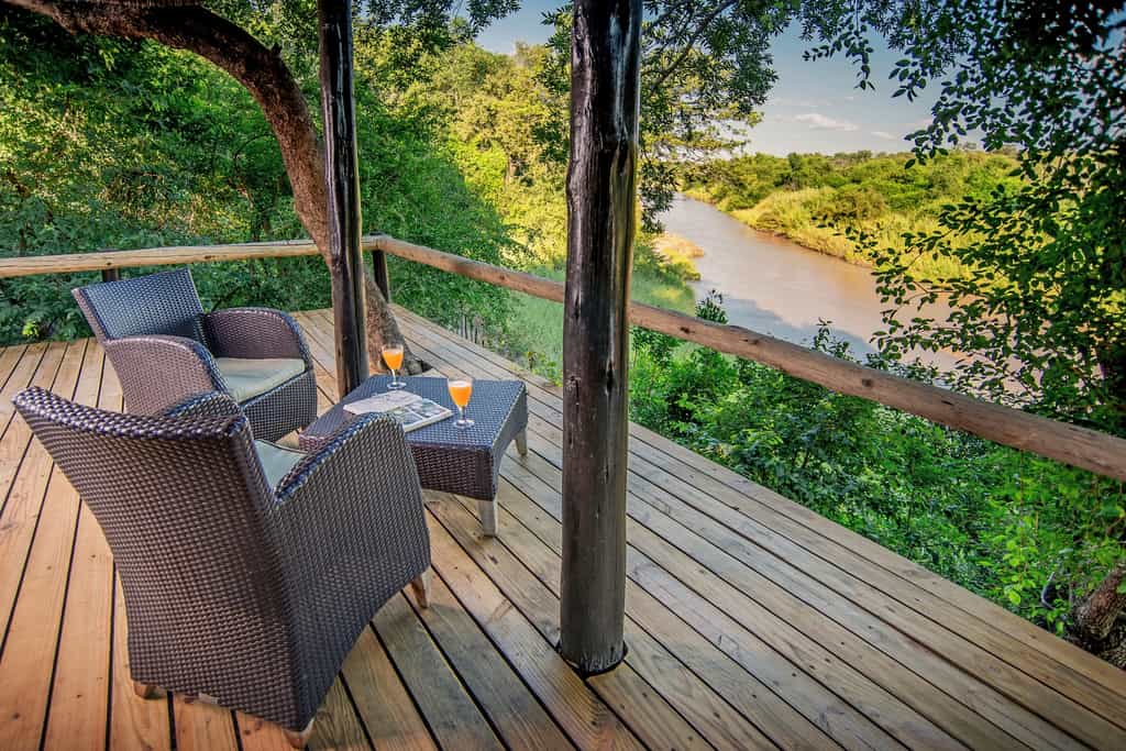 Premier & Luxury Sutie Deck