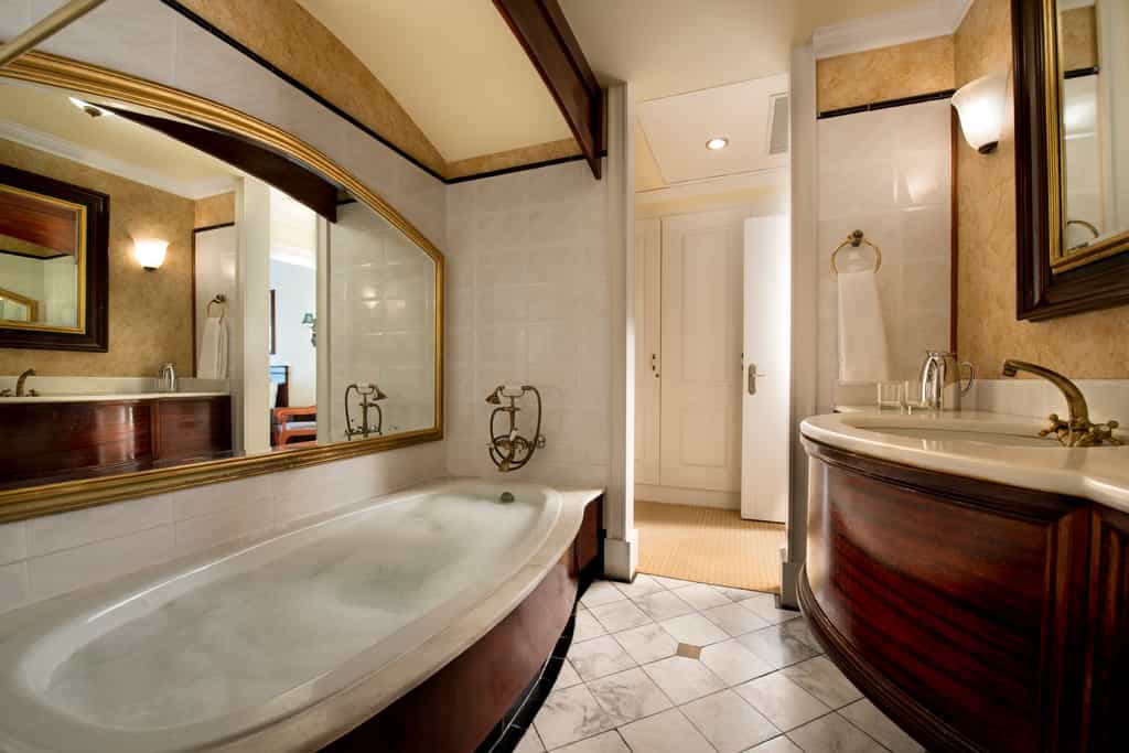 Suite Bathroom 