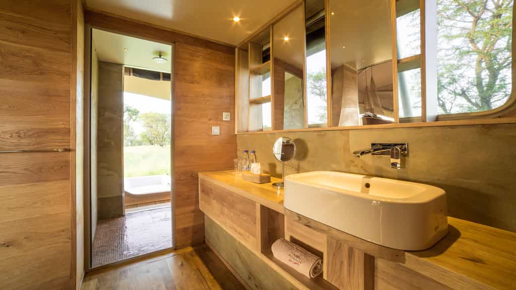 running water, flush toilets, hair dryers, power shower and open air hot tubs await