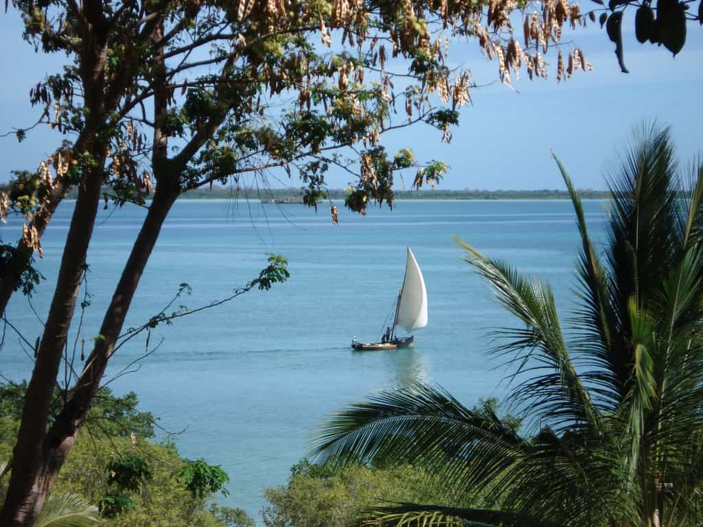 Kinasi Lodge is on a hillside overlooking Chole Bay