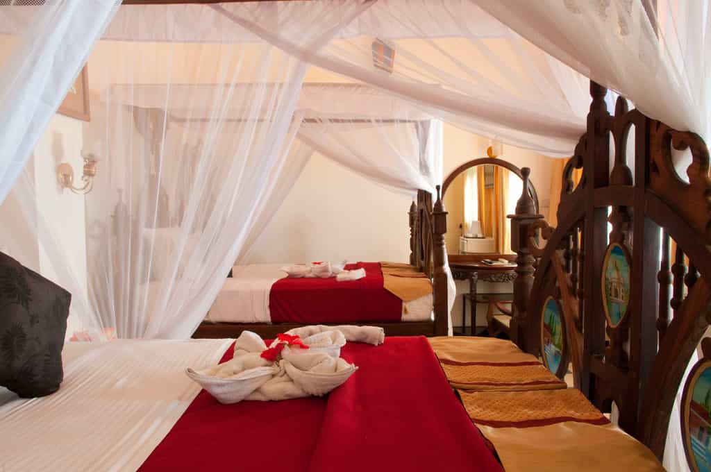 room with 2 single beds