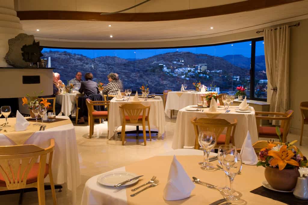 The restaurant, aptly entitled On the Edge, offers superb Namibian cuisine. Coupled with carefully selected wines, every meal becomes an experience, whilst enjoying the views over Windhoek