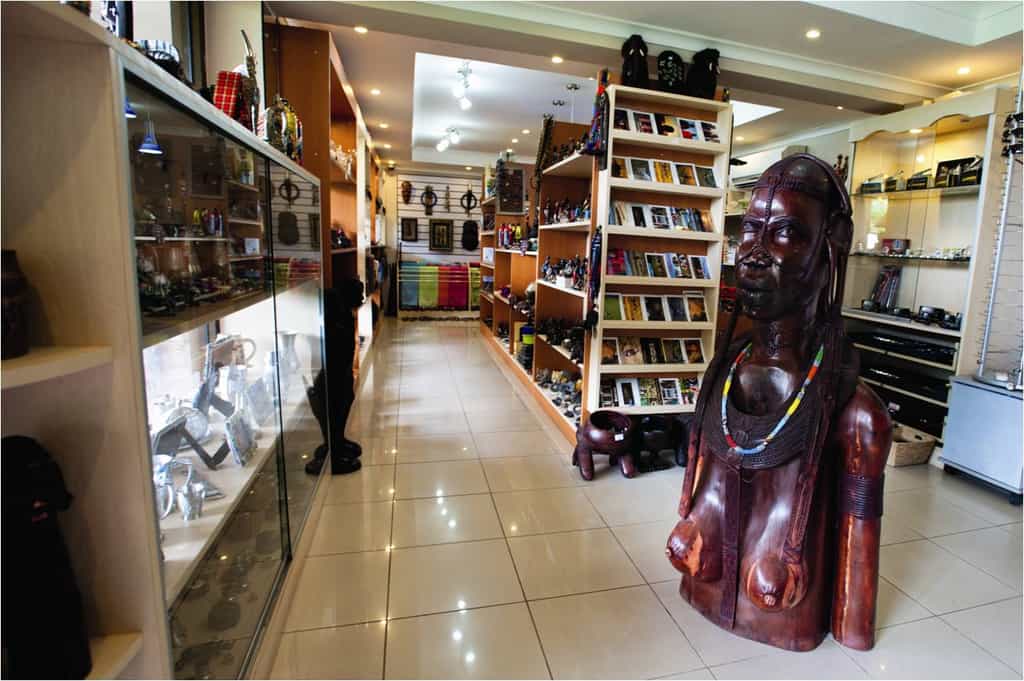 We have a gift shop, family-run jewelers, hair salon and private members lounge (open to resident guests on site). Next door, in Sea Cliff Village shopping centre, there are even more shopping and entertainment options within a few minutes walk including a supermarket, ATM, pharmacy, health & beauty centre, Spur restaurant and Flightlink centre. 