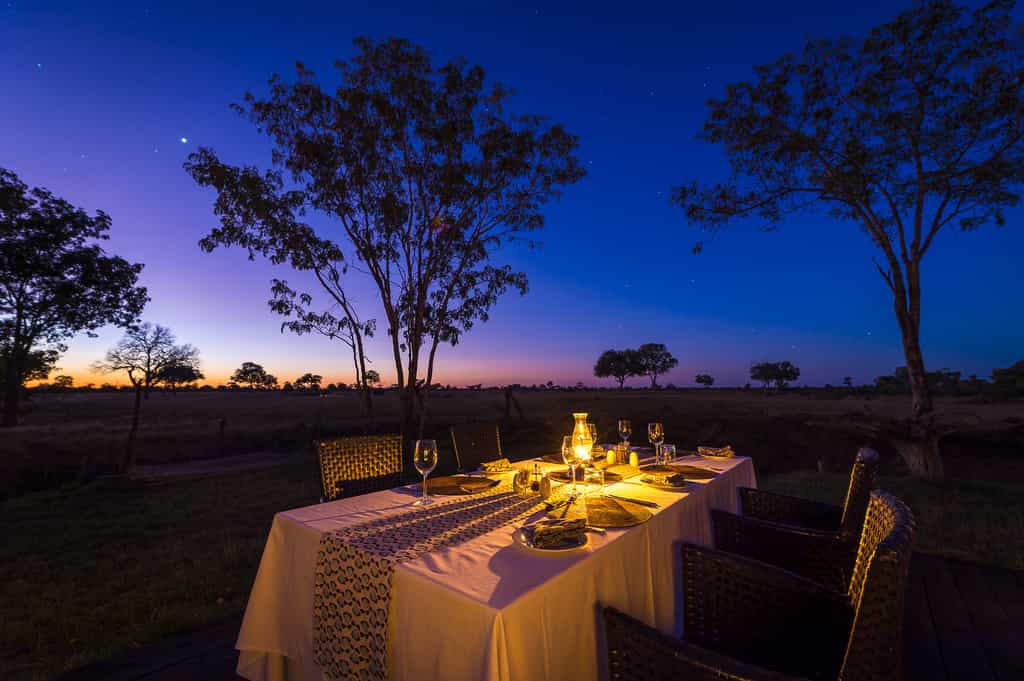 Al fresco dining at Little Makalolo