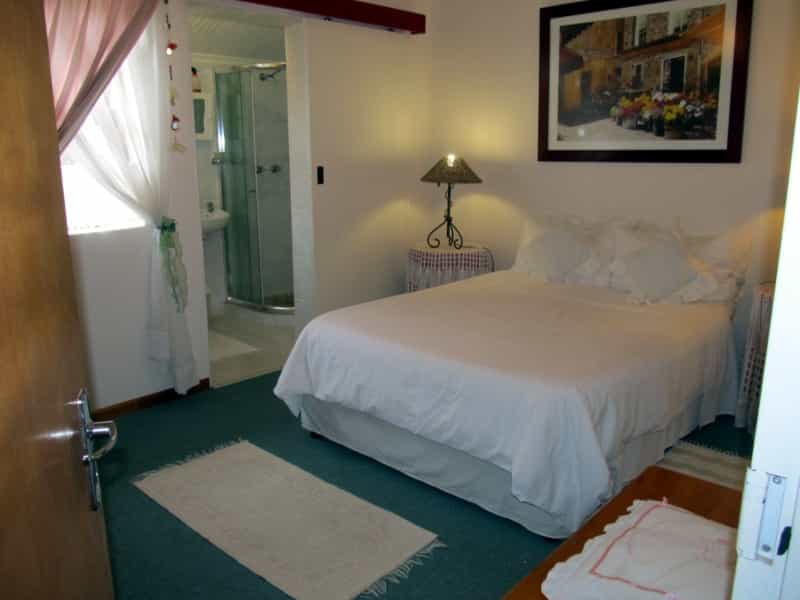 double room en suite in fully equipped cottage