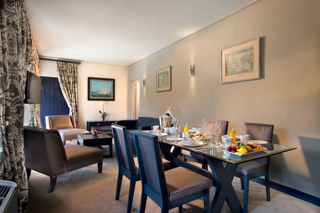 PortsWood Suite dining