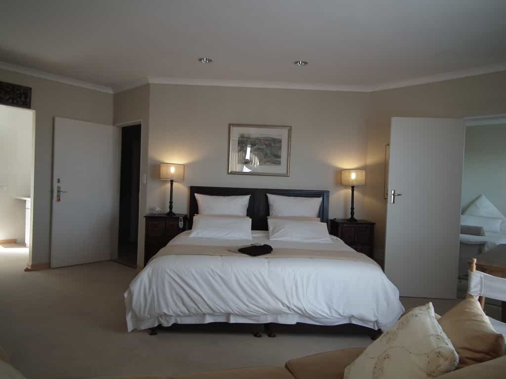 Spacious with an extra room for the kids/friends and a kitchen should you not feel like eating out every night. Also ideal for self catering