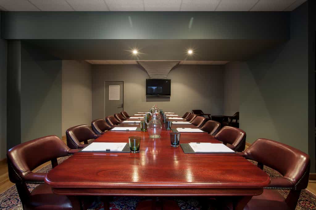 Seats a maximum of 16 people