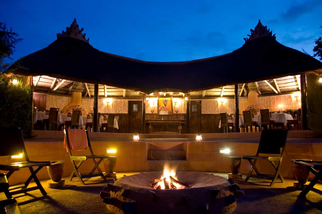 Dinning Area with Fire Pit