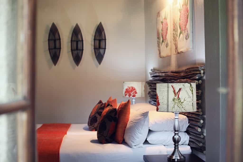 African-style, round, thatched-roof rondavels. Two bedrooms each with its own bathroom (with shower only). There is an adjoining door between the two bedrooms, making it ideal for families.