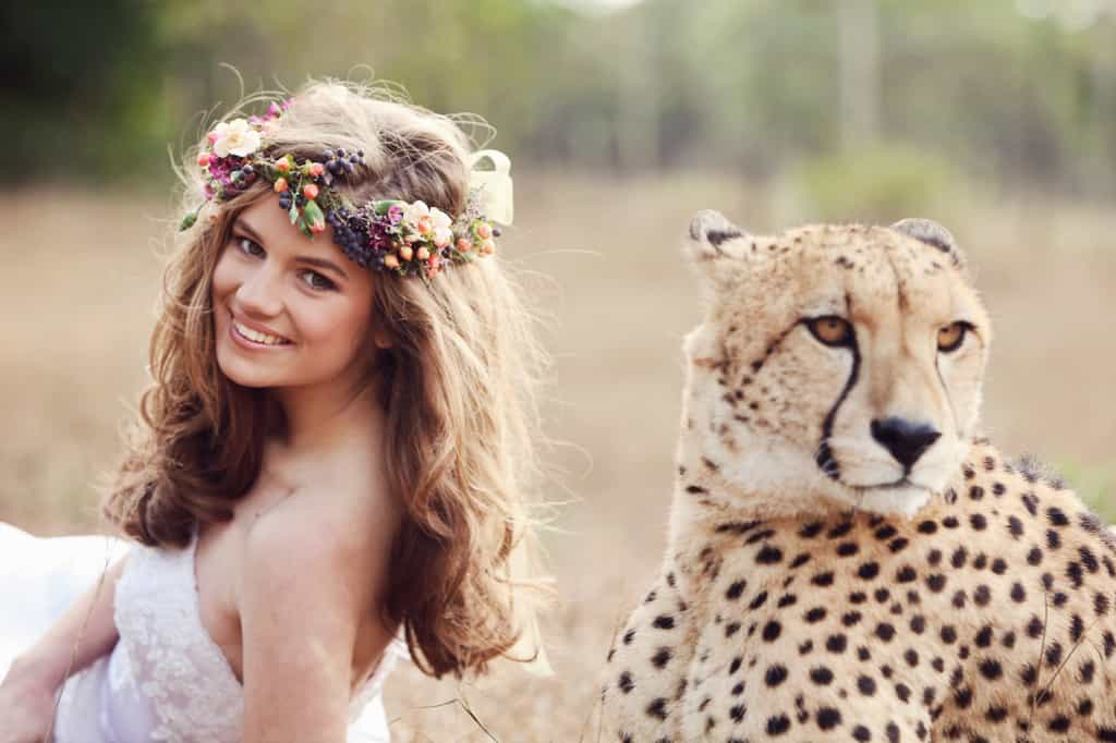 Emdoneni Lodge with Cheetah Projecthas the perfect wedding venue for those who love the wilderness. Take wedding photographs with wild cats & enjoy our honeymoon suite.