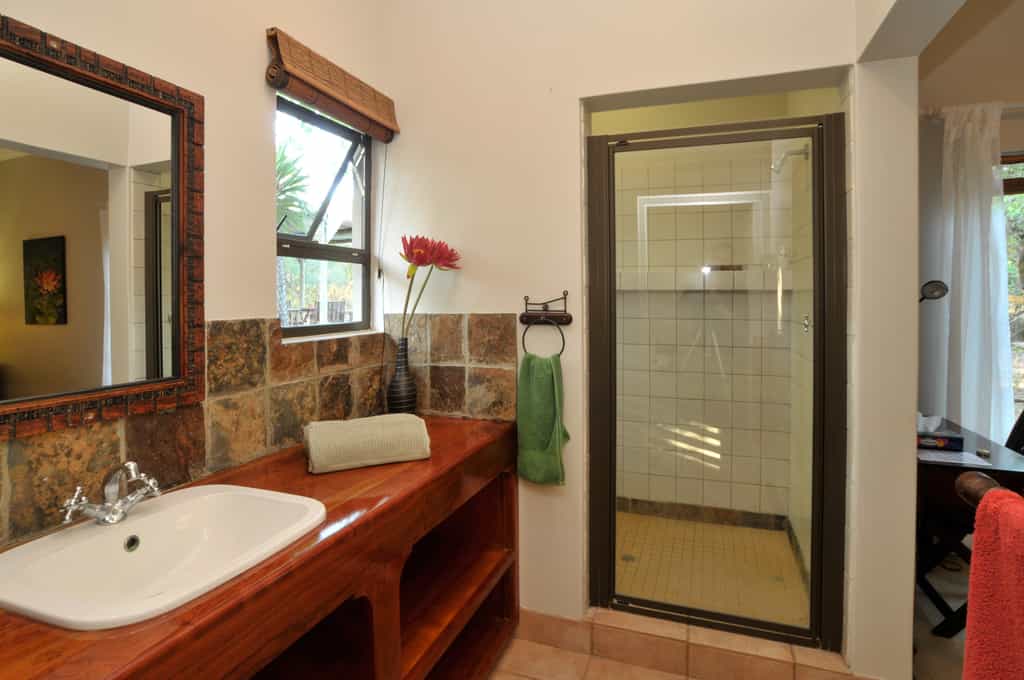 Mkhulu's self-catering house (Dinner optional)