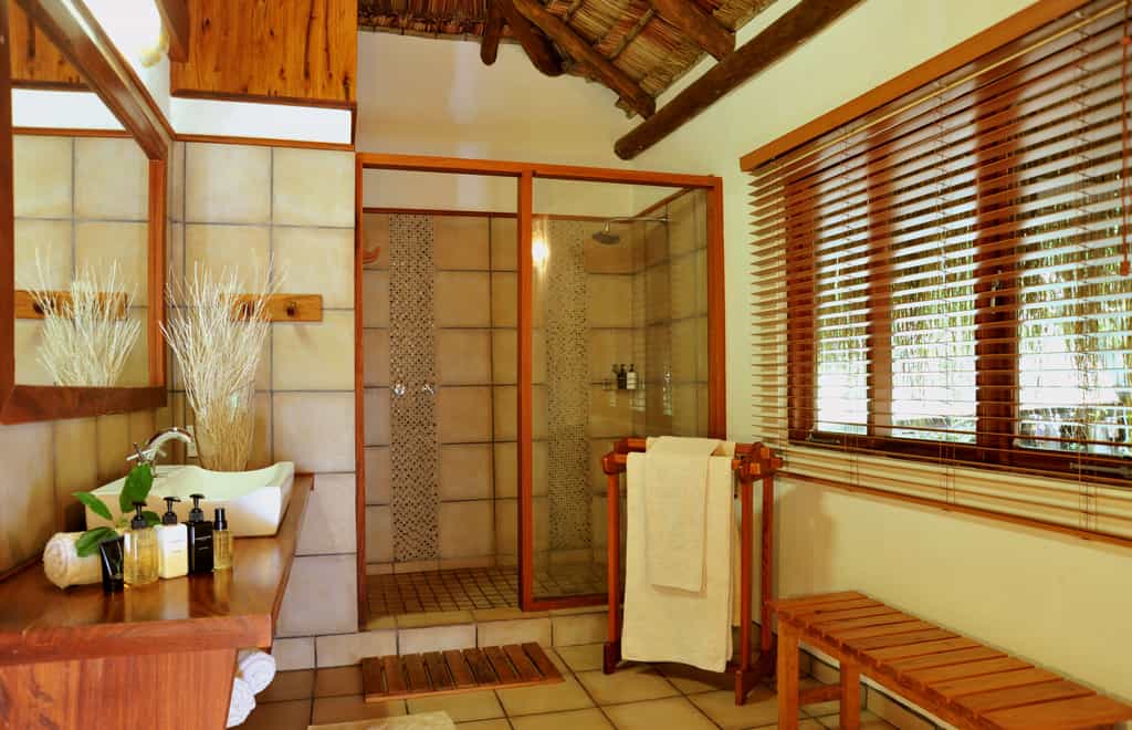 Ocean View Room en-suite Bathroom
