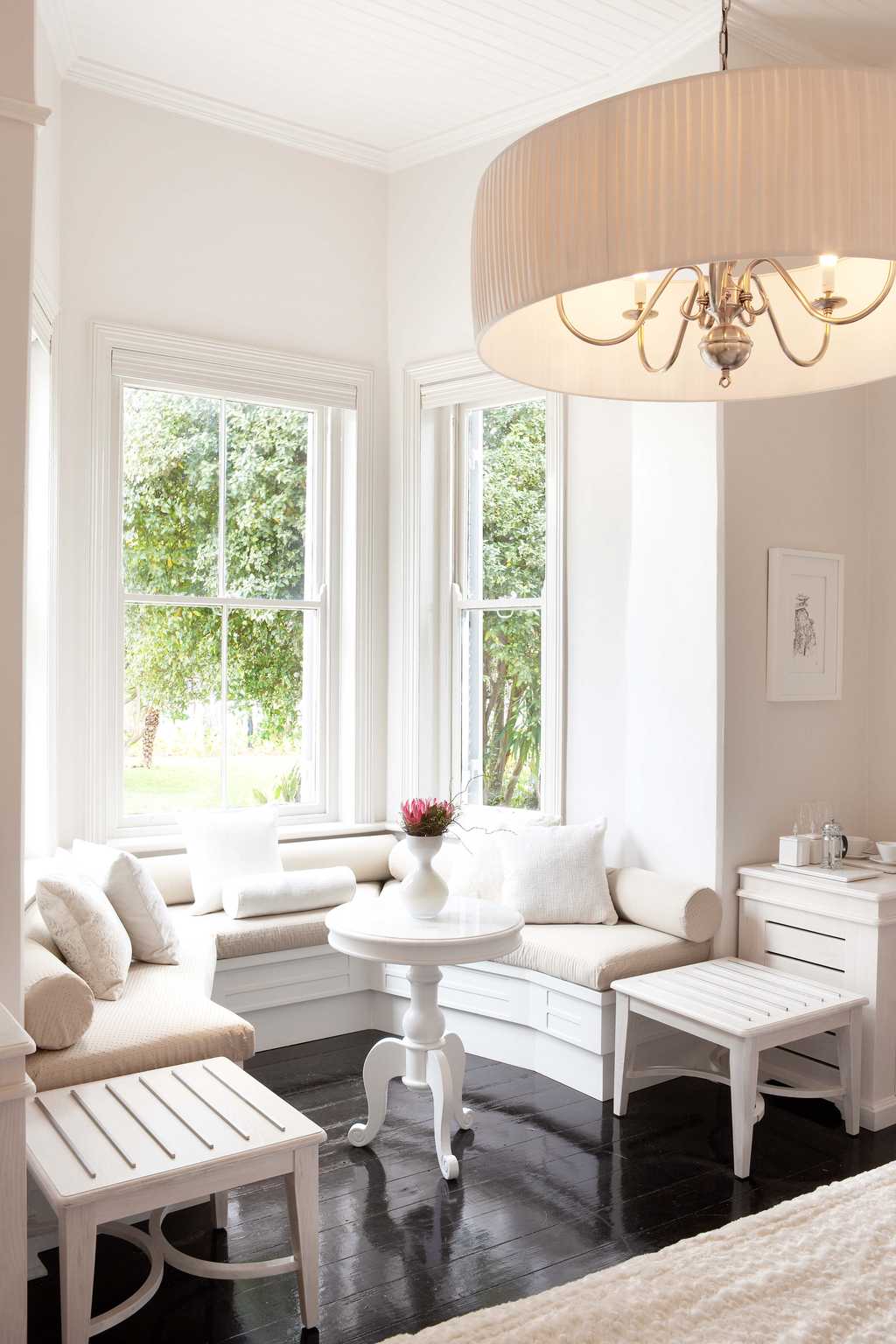 Bay window seating arrangement