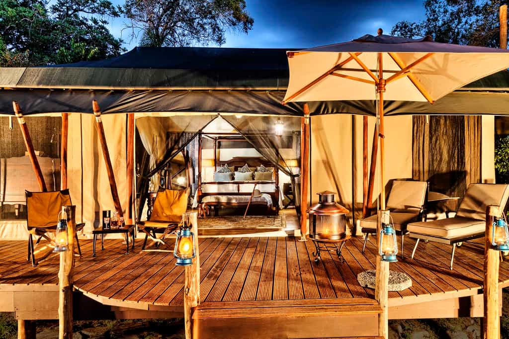 Sixteen spacious and luxurious tents line the bank of Sand River