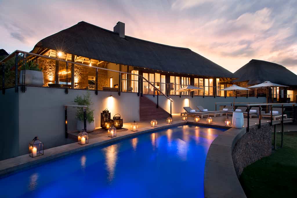 Mhondoro Game Lodge - Villa Pool