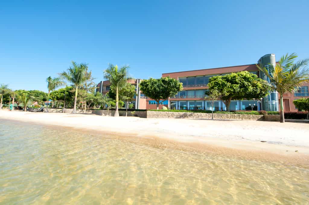 This 73-roomed hotel is ideally located on the glistening shores of Lake Victoria and a convenient 1km from the airport.