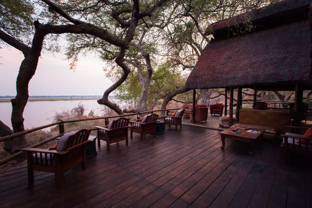 Kasaka-exterior-deck