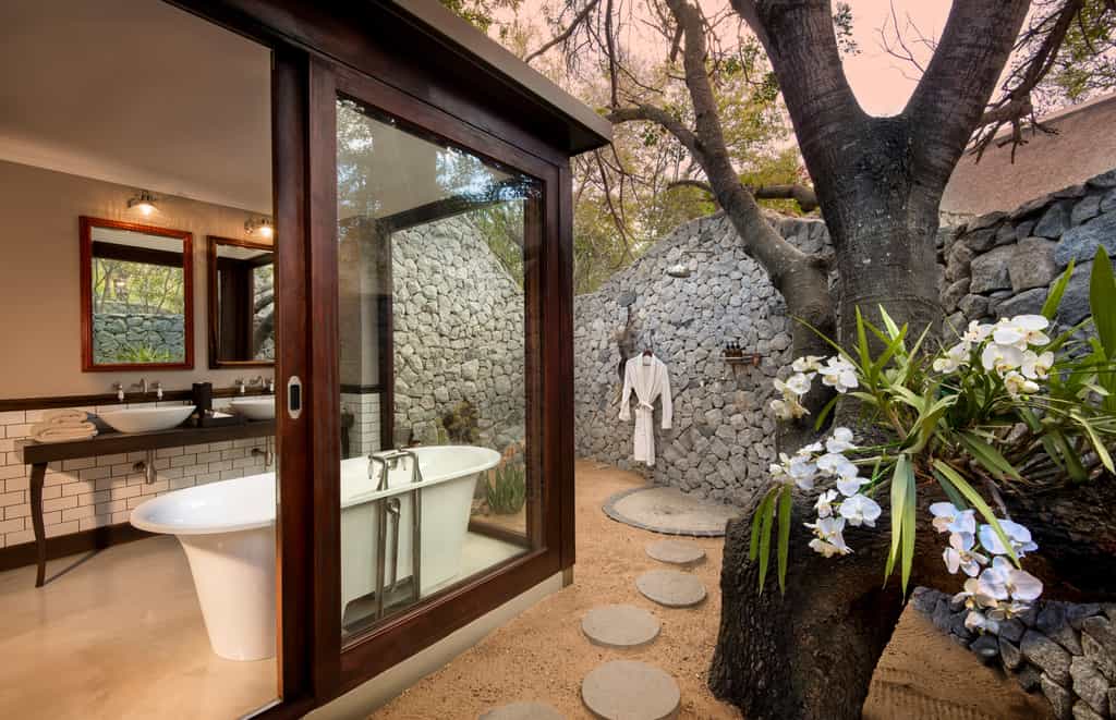 Ngala Safari Lodge Bathroom