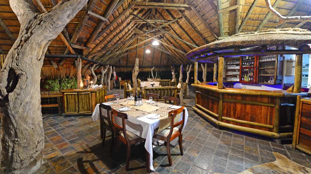 Tangala bar and dining room 