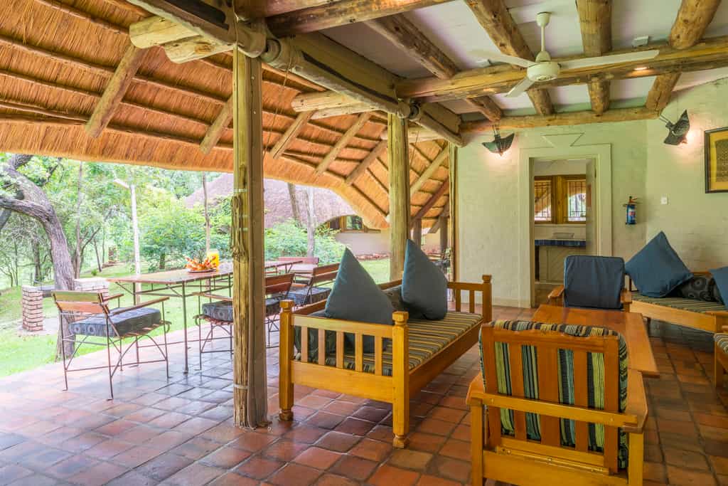 Pronounced ‘Lock-oo-too-la’, it means 'Place of Peace' in the local siNdebele tongue, and certainly lives up to this description  Each lodge has it's own outside area and garden