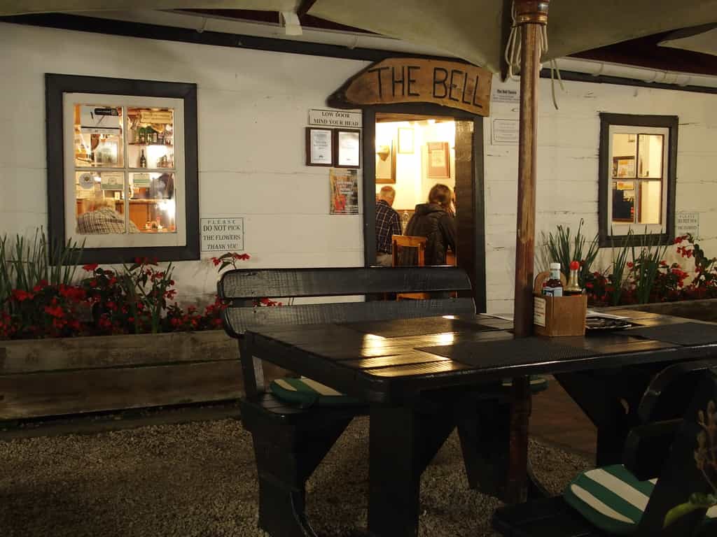 Enjoy a casual evening meal in the cosy pub, or sit outside on warm summer's evenings.