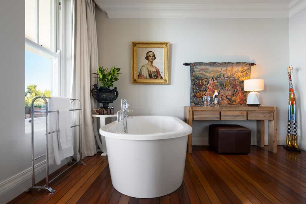 Romantic & Luxurious