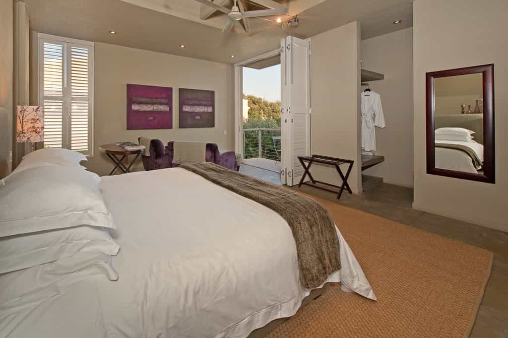 King bed and walk in dressing cupboard