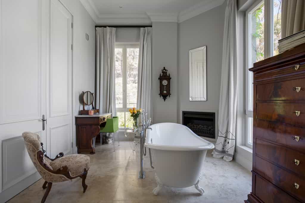 Steinway Suite Feature Bath in Bathroom