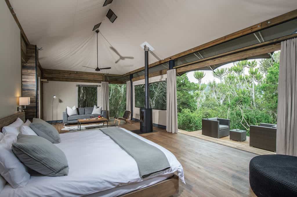 Bedroom / lounge interior