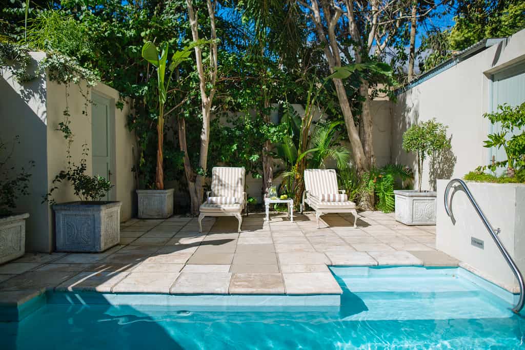 Pool suite 2 semi-private pool