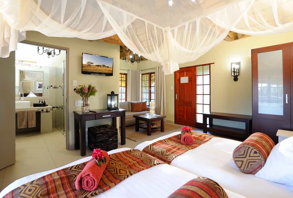 The luxurious character of the lodge is complemented by the interior decoration and colour scheme of the 2 double rooms, 2 Family units and 8 generously proportioned chalets. All the rooms have their own bathroom, air-conditioner, fridge, hairdryer, telephone, TV and an electric kettle for tea and coffee.