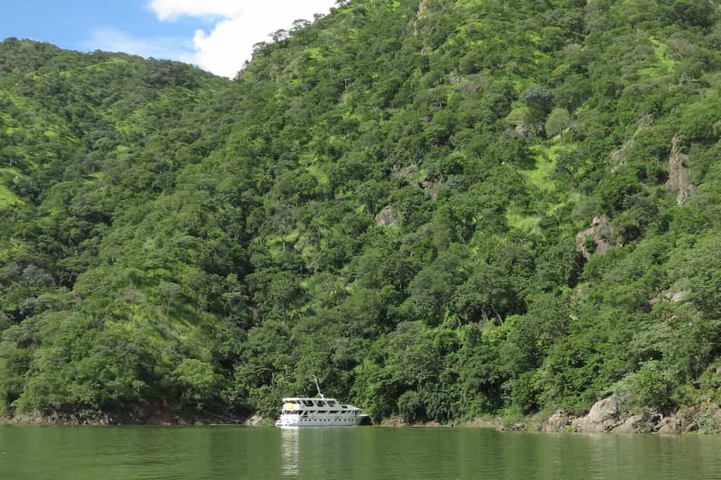 The Matusadona National Park is the centrepiece in this beautiful landscape surrounding the lake