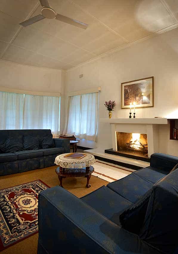 Cosy Lounge area with Fireplace 