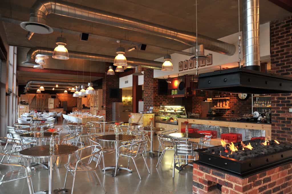 Enjoy fine fusion cuisine and delicacies at Protea Hotel OR Tambo's vibrant a la carte restaurant.  Sumptuous English breakfasts, gourmet lunches and appetising dinners are prepared by the skilled chef and his team.  Eat inside or on the terrace overlooking the pool. 