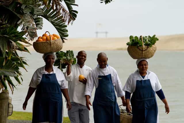 Umngazi offers varied dining experiences and locations ranging from River Breakfasts to fine dining in teh Green Dorr Wine Cellar.