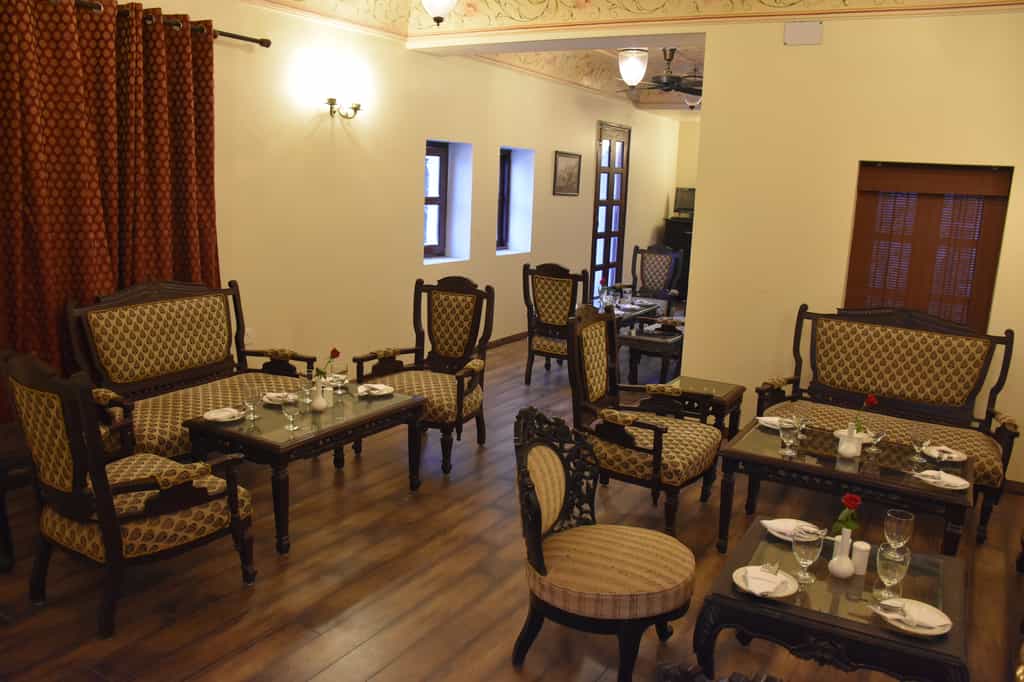 Kamalaya Cafe offers finger bites and a variety of hot and cold soft bevarages