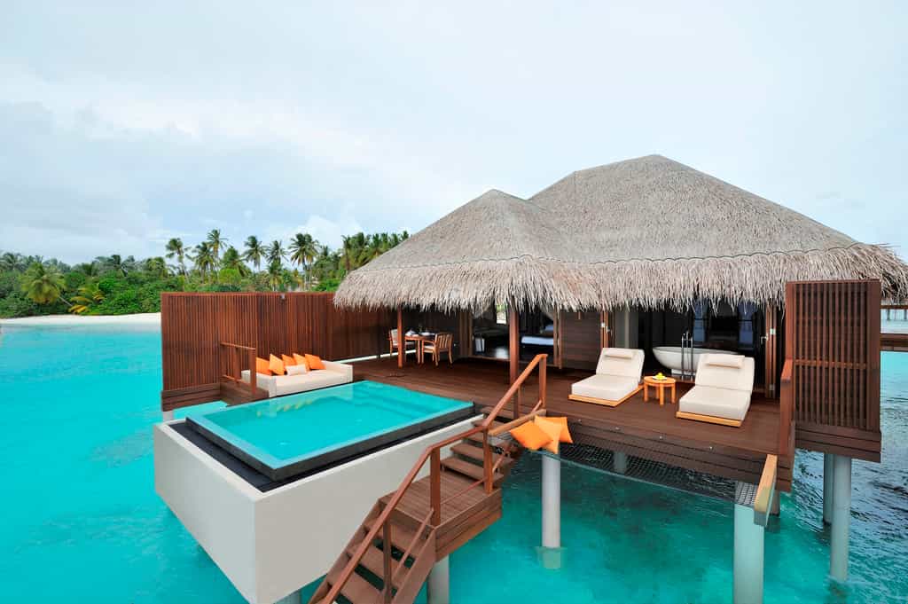 Villas & Suites with private pool and direct access to lagoon