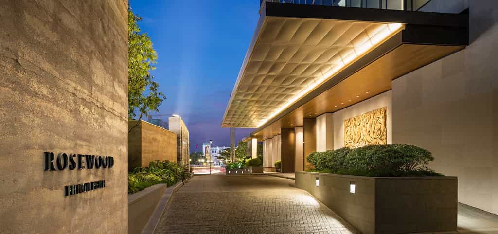 The hotel features 175 rooms and suites; five restaurants and lounges including SORA, a sky bar on a cantilevered terrace. Sense, A Rosewood Spa has six treatment rooms, a 24-hour fitness center and an indoor pool. 