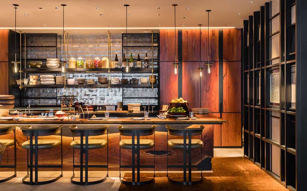 A Japanese Izakaya-style dining space, Iza features three signature kitchens, the interactive robata-yaki grill, the sushi and sashimi station, and the refined noodle corner.