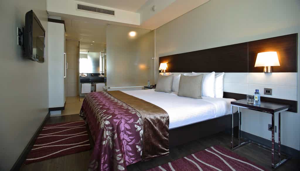 The hotels Executive Suite, has a separate sitting area and bedroom. The room also has a bath tab.