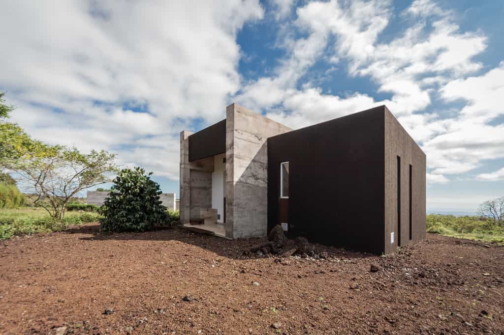 Villa Lechuza accommodates up to 4 guests in 2 bedrooms