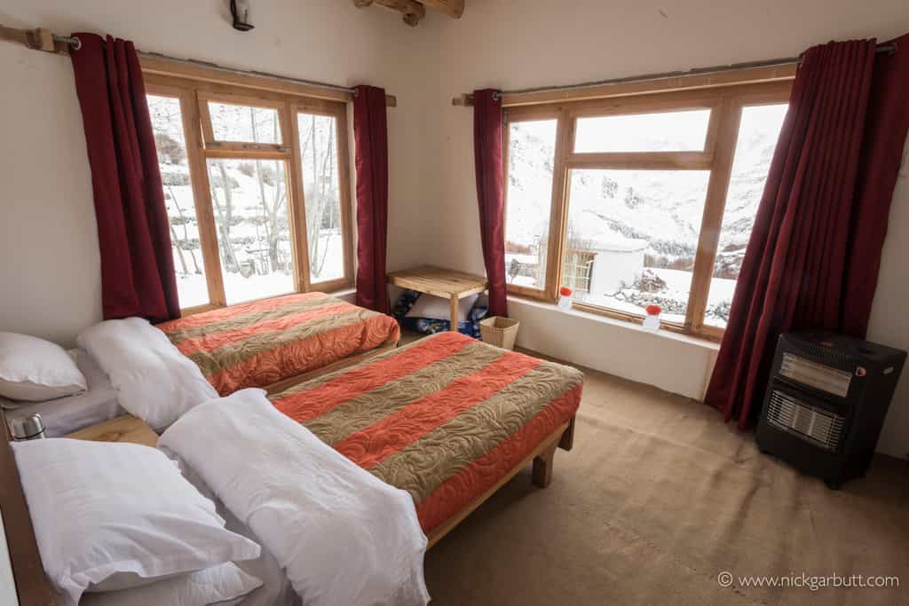 Twin bedrooms with shared bathroom