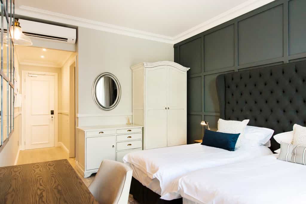 Courtyard Fountain Rooms CFL