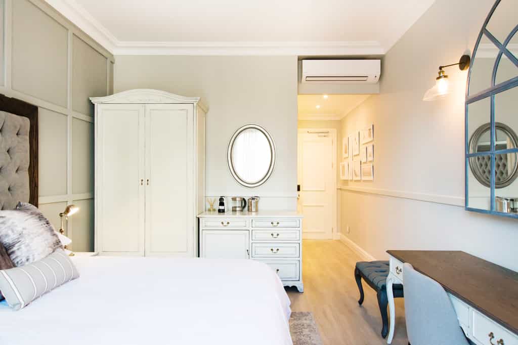 Courtyard upper level rooms 